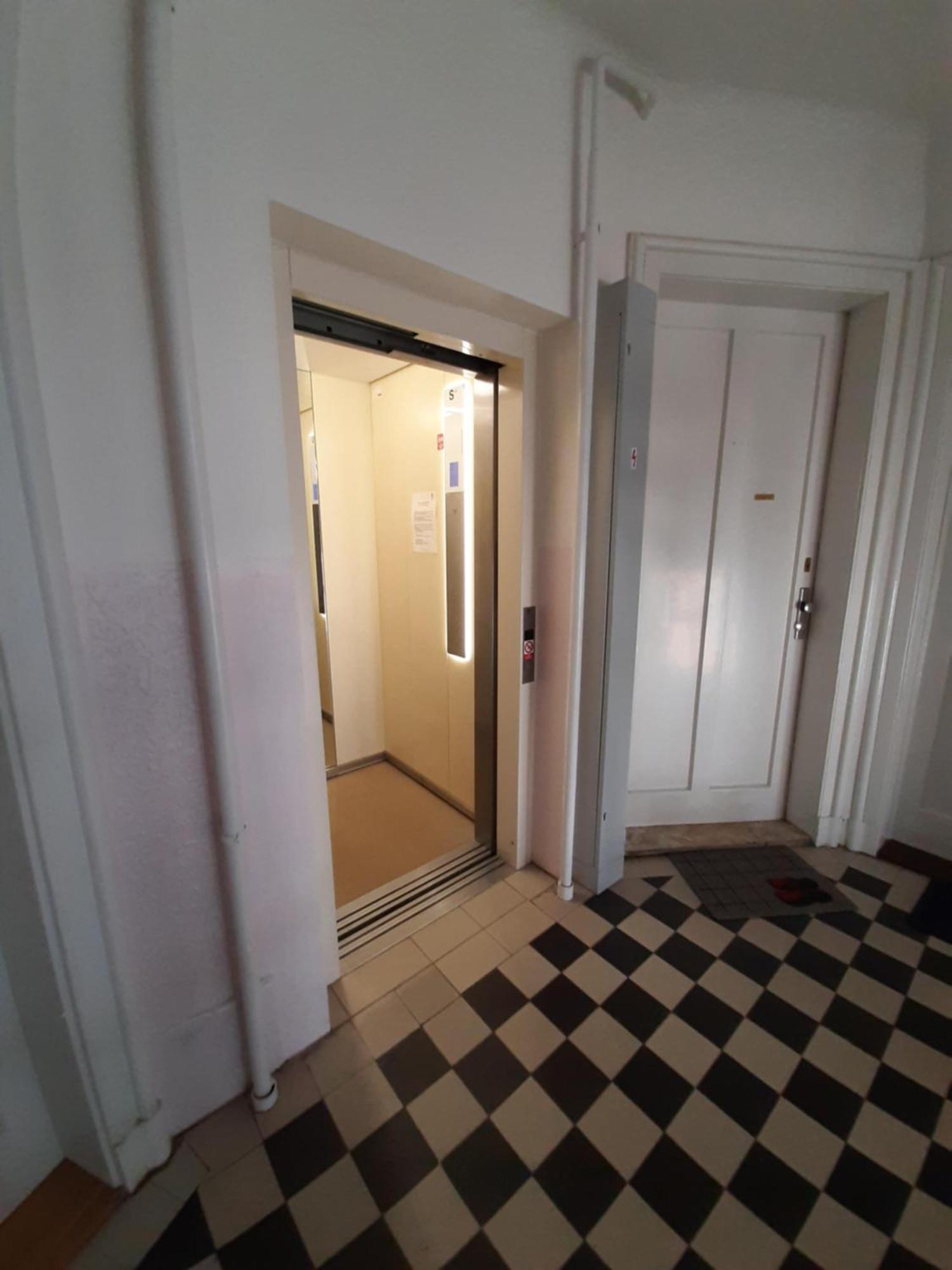 No 3 Podebradska 7, *